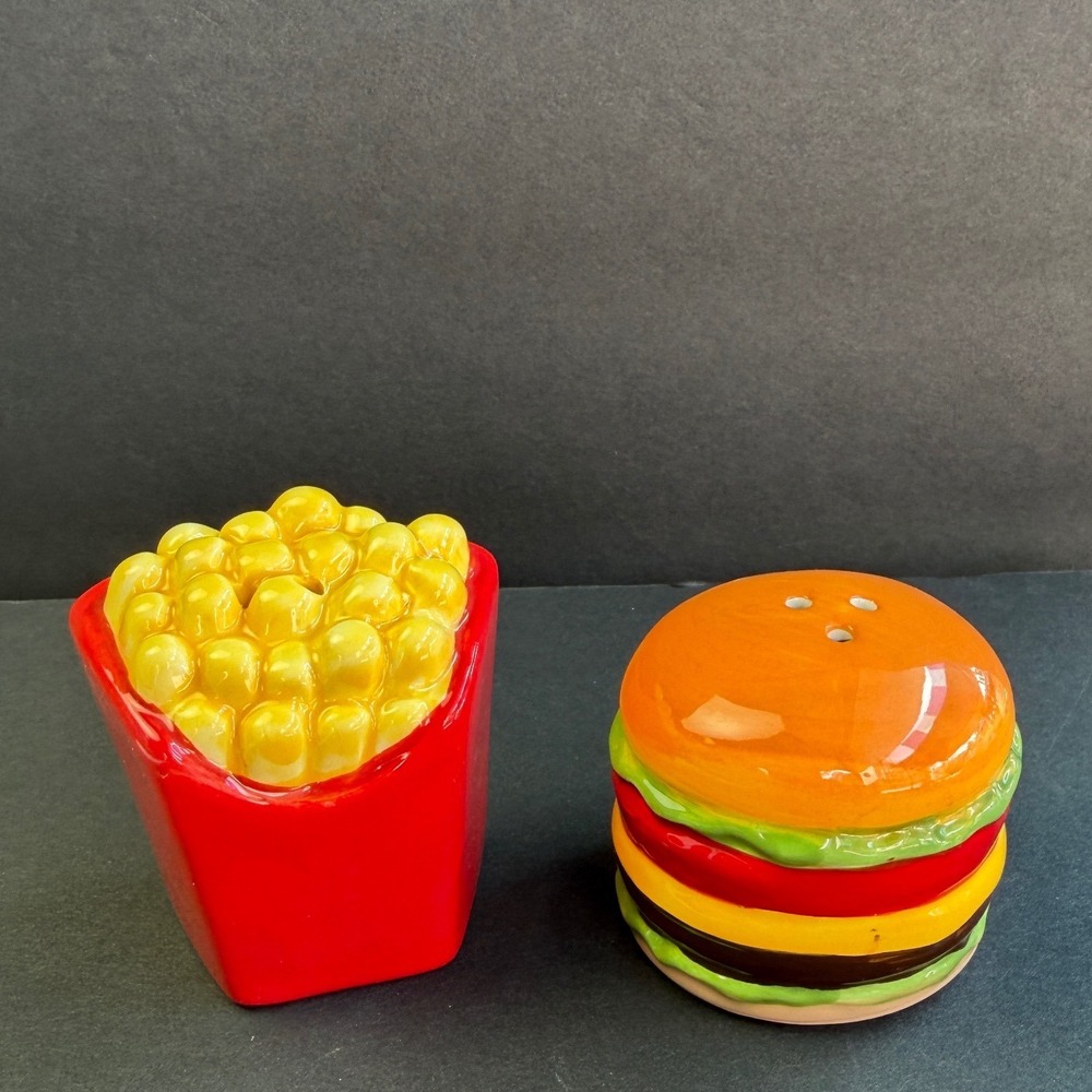 Ashland Burger and Fries Salt and Pepper Shakers Set Ceramic Novelty Food Kitsch